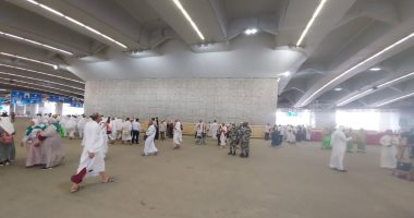 حجاج بيت الله الحرام من الجمعيات الأهلية من المتعجلين ينتهون من رمى الجمرات