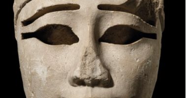عرض قناع مصرى قديم فى أحد المزادات العالمية بـ30 ألف جنيه إسترلينى