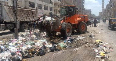 رئيس حى أول المحلة يتابع أعمال النظافة والتجميل ورفع المخلفات.. صور