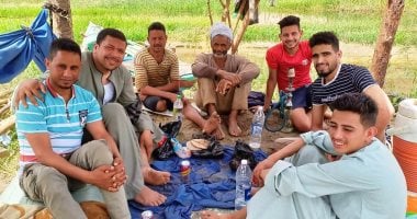 كفاح وسط النيل مع كوباية شاى بالدنيا وما فيها.. العم "تعلب" 46 سنة عايش فى النيل: أصطاد وأبيع فى مكانى.. ويؤكد :"مستورة واللى يجيبه ربنا خير وراضى بقليلى ومبسوط".. وأتمنى مركب وعمره.. صور