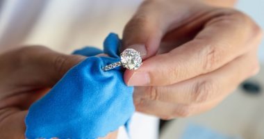 عشان تحافظى عليهم.. طرق تنظيف الأحجار الكريمة وتلميعها من دون خدوش 