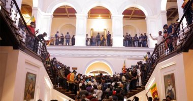 المحتجون فى سريلانكا يسيطرون على مقر الرئاسة بعد فرار الرئيس