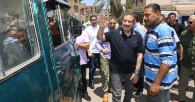 محافظ المنوفية يتفقد مواقف سيارات الأجرة للتأكد من الالتزام بالتعريفة الجديدة ..صور