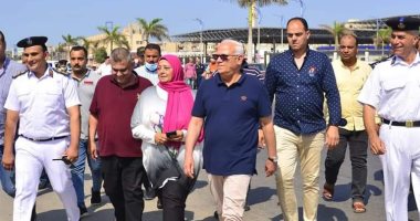 محافظ بورسعيد يتفقد الميناء البرى ومحطات الوقود لمتابعة العمل بعد تعديل أسعار الوقود