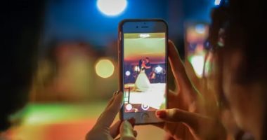 لو فرحك قرب.. 5 أخطاء تفسد حفل الزفاف أبرزها التصوير بهاتف المحمول