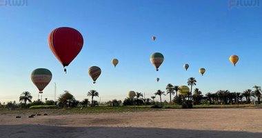مغامرة ساحرة فى سماء الأقصر برحلات البالون الطائر خلال عيد الأضحى.. صور