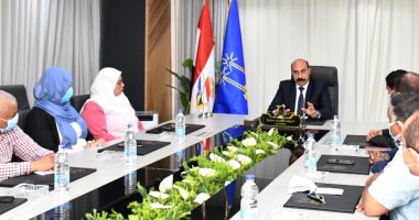محافظ أسوان: تركيب 15 مظلة و4 شاشات عرض كبيرة بالكورنيش