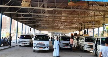 محافظ أسوان: توفير أتوبيسين لخط سير أبوسمبل السياحى وانتظام حركة السرفيس