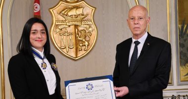 الرئيس التونسى يكرم وصيفة ويمبلدون أنس جابر ويقلدها الوسام الوطنى للاستحقاق