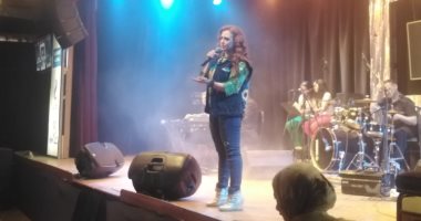 سيمون تتألق بحفل غنائى فى ساقية الصاوى وتغنى لـ شادية.. صور