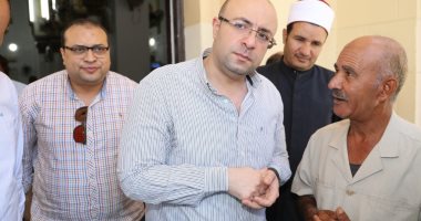 محافظ بنى سويف يلتقى عددا من المواطنين للاستماع لشكواهم ويوجه بحلها 