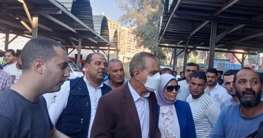 محافظ كفر الشيخ يتفقد مواقف السيارات ومحطات الوقود للتأكد من التزام السائقين