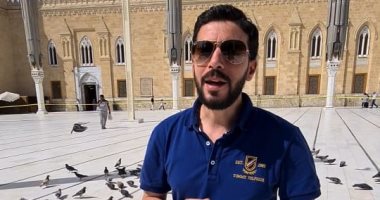 دخلنا الباب السرى فى مسجد الحسين اللى بتخرج منه رائحة الطيب.. مع فتحى شو