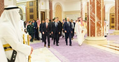 السعودية تستقبل الرئيس الأمريكى جو بايدن بالسجاد البنفسجى.. ما سر هذا اللون؟