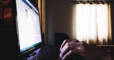 جروبات وصفحات المشاكل الاجتماعية "سفير جهنم" على السوشيال ميديا.. متخصصون نفسيون: 60% من المشاكل وهمية لخلق تريند و90% من الحلول لا تصلح والرقابة ضرورية.. وحلول المشكلات الاجتماعية كالدواء لا يحق لأى شخص وصفه