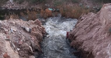 شكوى من القاء مياه الصرف الصحى فى ترعة الزنار بأسيوط.. والمحافظة ترد