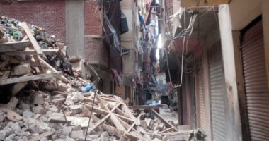 سقوط أجزاء من عقار قديم بحى الجمرك بالإسكندرية دون إصابات.. صور