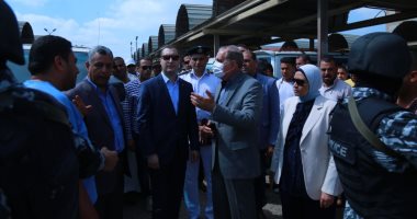 محافظ كفر الشيخ يتفقد المواقف ومحطات الوقود ويطلق حملة خليك إيجابى .. صور