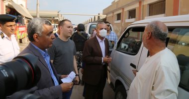 التعريفة الجديدة تحت السيطرة.. جولة لمحافظ الغربية بكفر الزيات وبسيون وقطور لمتابعة مواقف النقل الجماعى.. حملات على المواقف للتأكد من التزام السائقين بأسيوط.. ورئيس مدينة منوف يواجه المخالفين ميدانيا.. صور