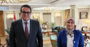 نقيب التمريض تسلم "الصحة" ملفا شاملا للأكاديميات الوهمية.. وتوجيه بإغلاقها