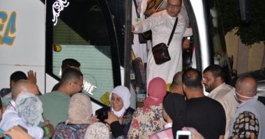 محافظ الإسماعيلية يتابع وصول حُجاج المحافظة.. صور