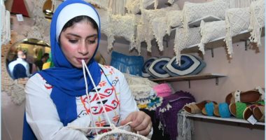 مصر بتتكلم حرفى.. معرض وزارة التضامن "ديارنا" بالساحل الشمالى يستقبل المصطافين لطرح منتجات الأسر المنتجة.. 1000 عارض يشاركون وخصم 50% على تكلفة الإيجار.. المعرض على مساحة 1200م ويستمر يوميا حتى الثالثة صباحًا