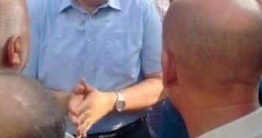 محافظ الشرقية يفاجئ موقف الزقازيق - أبو حماد لمتابعة الالتزام بالتعريفة الجديدة