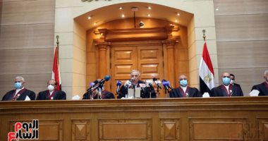 تعرف على أسماء القضاة الخمسة المنضمين للمحكمة الدستورية قبل حلف اليمين 