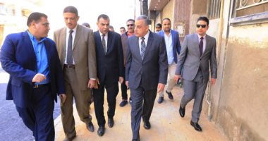 محافظ سوهاج يتفقد رصف الشوارع ضمن مشروعات برنامج التنمية المحلية بصعيد مصر 