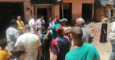 انهيار سقف بلكونة عقار في مدينة منوف.. صور