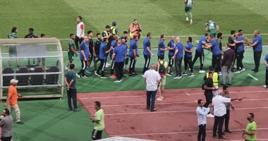 حسام حسن يستقبل عماد النحاس بالأحضان قبل مواجهة المصرى والاتحاد.. صور