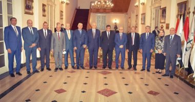 رئيس المحكمة الدستورية يقدم التهنئة للمستشار عادل عزب لتوليه رئاسة مجلس الدولة