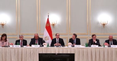 الرئيس السيسى يشارك فى مائدة مستديرة مع ممثلى مجتمع الأعمال ورؤساء كبرى الشركات الألمانية.. ويؤكد مواصلة جهود الإصلاح والتطوير فى ظل رؤية مصر 2030.. والمشروعات العملاقة توفر فرصًا استثمارية متنوعة.. صور