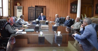 رئيس جامعة بنى سويف يرأس اجتماعى مركزى "التعلم المدمج" و"المؤتمرات"