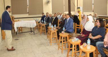 نائب رئيس جامعة أسيوط يشهد استعراض مشروعات تخرج قسم العمارة بكلية الفنون الجميلة