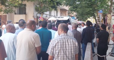 الآلاف بأسيوط يشيعون جثامين ضحايا حادث المنيا.. صور