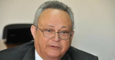 رئيس جامعة القاهرة يهنئ الدكتور أحمد زايد مدير مكتبة الإسكندرية الجديد
