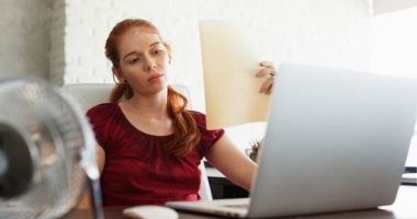 لو مش بتعرف تركز فى الحر.. نصائح هتساعدك للعمل فى الصيف