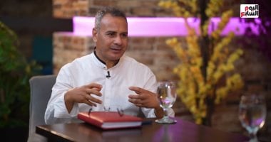 جابر القرموطى يكشف كل أسراره: بحط الكمامة وبركب المترو والأتوبيس يوميا عشان بحب أعيش وسط الناس.. بيقولوا عليا مجنون عشان كل يوم لازم أنزل أأكل قطط الشارع حتى لو الفجر.. وكورال الفلاح هيبقى عالمى في 2025