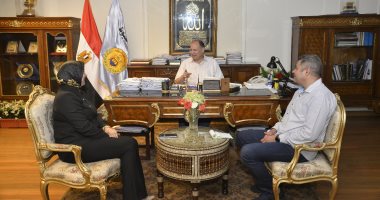 محافظ أسيوط يلتقى مديرة المدرسة المصرية اليابانية ويعلن دعمه للأنشطة.. صور