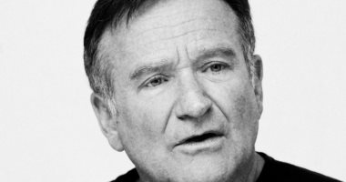 هذا ما فعله الراحل روبن ويليامز في فيلم Dead Poets Society.. اعرف القصة