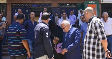 محافظ بورسعيد يطمئن على رضا المواطنين بالمركز التكنولوجي في ديوان عام حي العرب