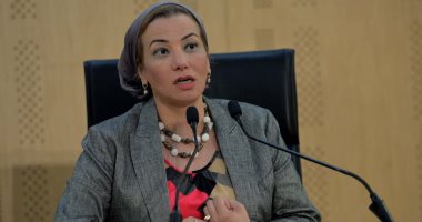 وزيرة البيئة فى مؤتمر صحفى من العلمين الجديدة: مصر قدمت تقريرا للأمم المتحدة عن مساهمتها فى الحد من التغير المناخى.. وتؤكد: نستهدف خفضا بنسبة 33% فى الانبعاثات الغازية وزيادة 40% في الاعتماد على الطاقة المتجددة