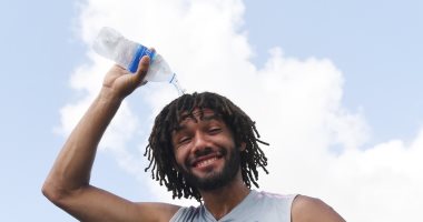 لقطة اليوم.. محمد النني يخطف الأنظار فى مران أرسنال بصورة من بيليرين