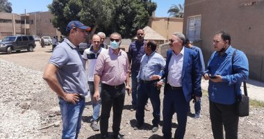محافظ أسيوط يكلف نائبه بمتابعة تنفيذ مشروعات المبادرة الرئاسية بمركز أبنوب