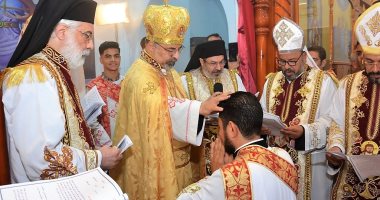 بطريرك الأقباط الكاثوليك يترأس قداس السيامة الكهنوتية لراعى كنيسة العذراء بالمنيا