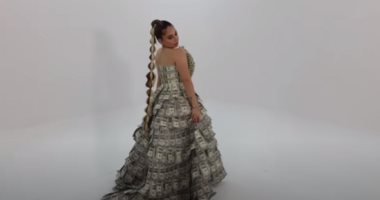 عشنا وشوفنا.. يوتيوبر سورية تصمم فستانا من 20 ألف دولار أرباحها من "يوتيوب"