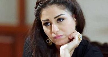 منه فضالى تطالب متابعيها بالدعاء لوالدتها: أمى تعبانة جدا 