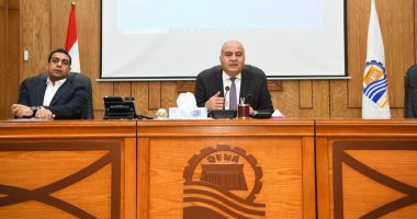 محافظ قنا يتابع أعمال ترفيق مدينة الأمل بنجع حمادى