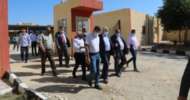 وزير الزراعة يتفقد تطوير مركز التلقيح الاصطناعى بالعامرية